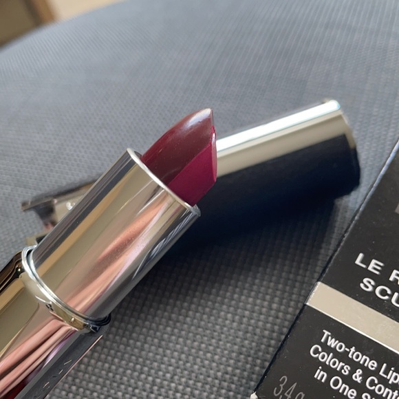 *NEW* Two - Tone Lipstick - Picture 2 of 3